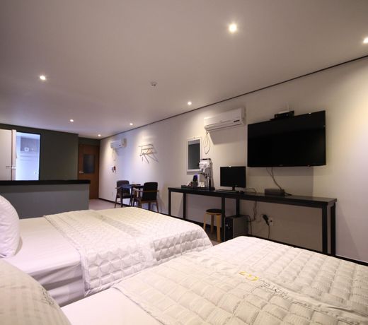 Hotel G7