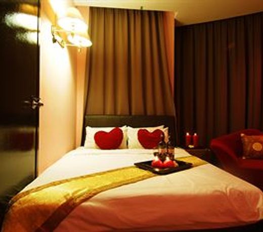 Paragon City Hotel