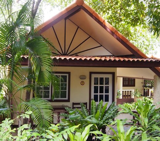 Harry's Bungalows