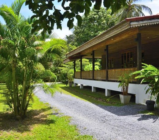 Handcrafted Lodge short walk from Mae Nam beach