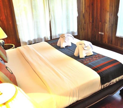 Handcrafted Lodge short walk from Mae Nam beach