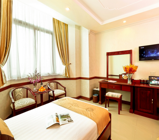 Van Phat Riverside Hotel