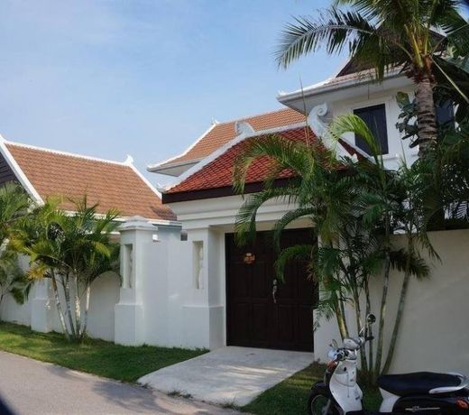 4 BEDROOM IN PATTAYA BEACHFRONT