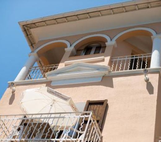 Hotel et Appartements Reine D'Azur