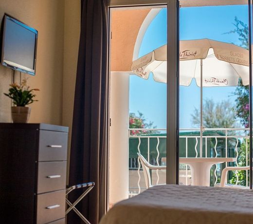 Hotel et Appartements Reine D'Azur