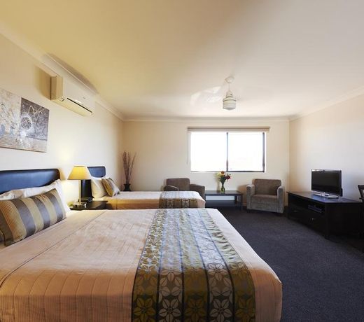 Blackwater Central Motel