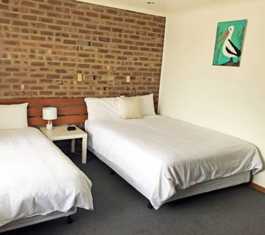 Lake Albert Motel