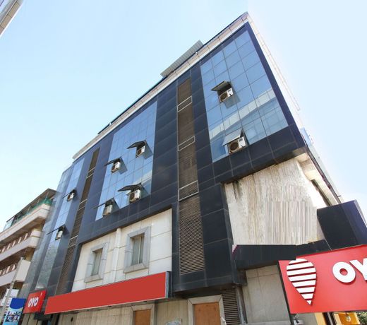 OYO 7463 Leo Suites
