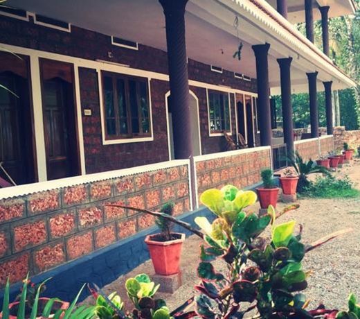 M R Beach & Cottages