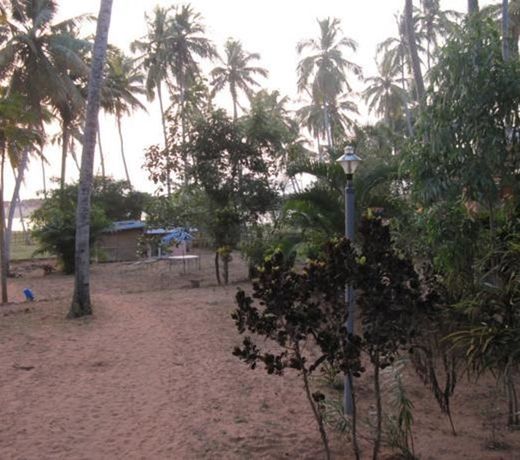 M R Beach & Cottages
