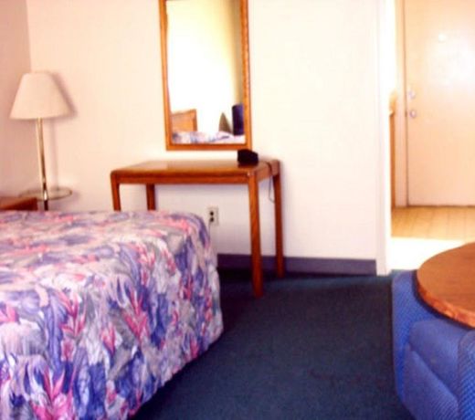 Plaza Motel
