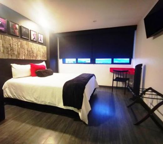 Hotel Black