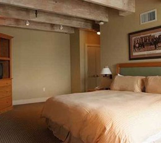 Jelly Roll Executive Suites