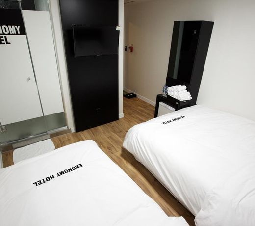 Ekonomy Hotel Myeongdong Central