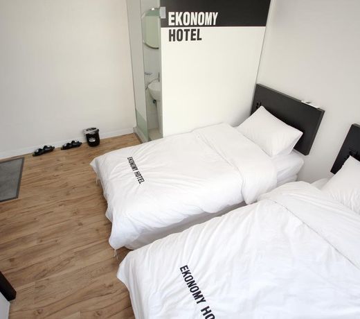 Ekonomy Hotel Myeongdong Central