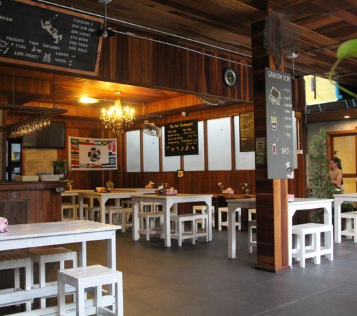 The Noi Guesthouse and Restaurant