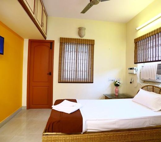 ULO Pearl Corporate Residency