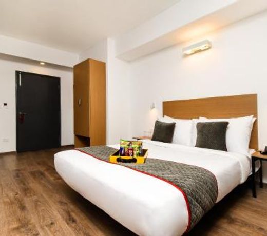 OYO Townhouse 036 C Scheme Ahinsa Circle