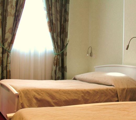 HOTEL LE RENAISSANCE