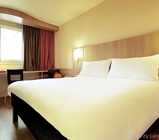 IBIS Cannes Mouans Sartoux parking gratuit