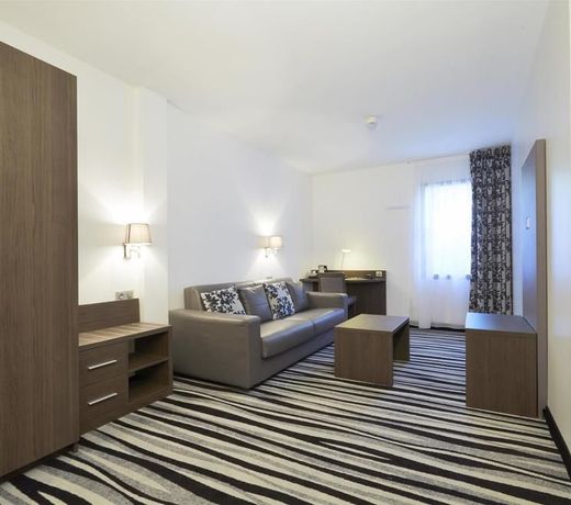 Kyriad Saint Quentin en Yvelines - Montigny