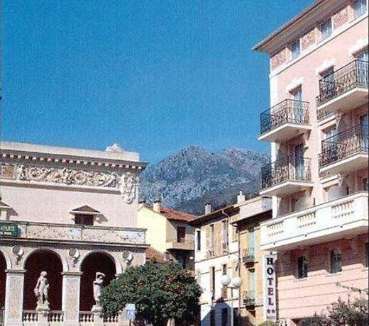 HÃ´tel Narev's