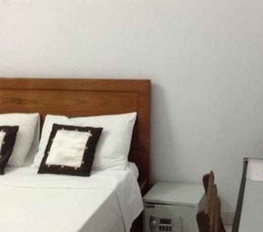 Long Hostel