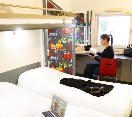 LEMON HOTEL- LONGPERRIER ROISSY