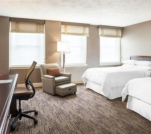 Sheraton Commander Hotel
