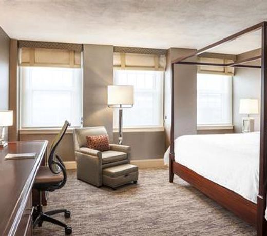 Sheraton Commander Hotel