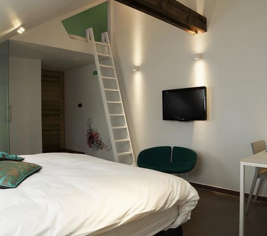 B&B Bed and Beyond