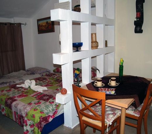 ACRE GARDEN CABIN