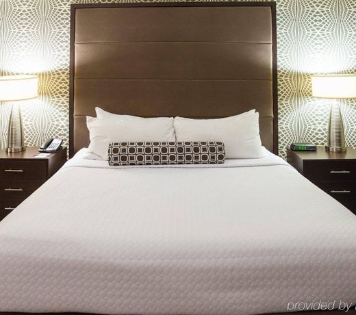 Crowne Plaza Suites : MSP Airport - Mall of America, an IHG Hotel