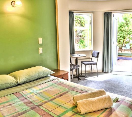 Centabay Lodge and Backpackers