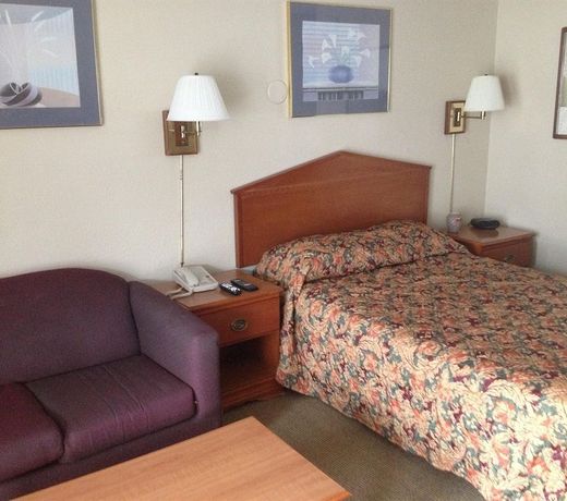 Woodridge Inn & Suites