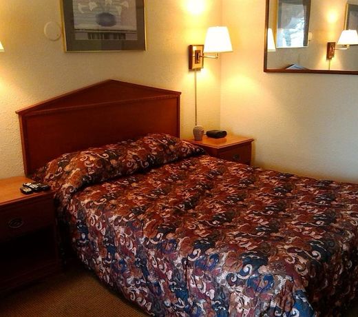 Woodridge Inn & Suites