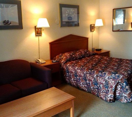 Woodridge Inn & Suites
