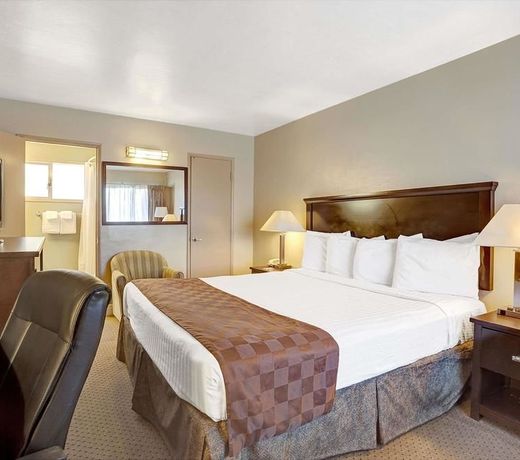 Travelodge by Wyndham Everett City Center