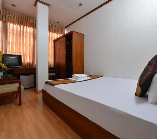 Lake Side Hostel