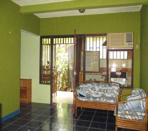 SOL Y MAR BACKPACKERS