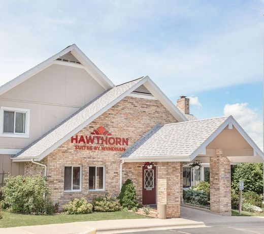 Hawthorn Suites Green Bay