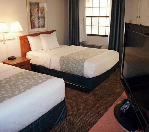 Days Inn & Suites by Wyndham Huntsville Spacecenter