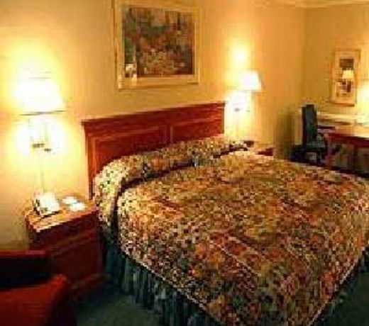 Days Inn & Suites by Wyndham Huntsville Spacecenter