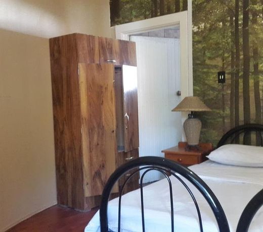 Rosebank Lodge & Backpacker
