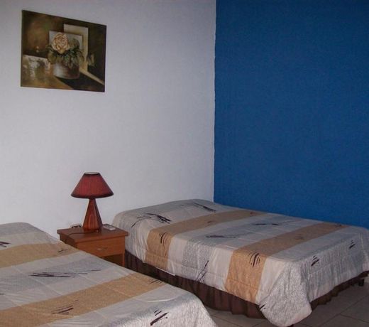 Tropicalsurflodge Hotel