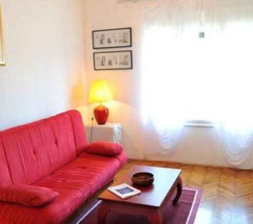 Studio Nest Happy