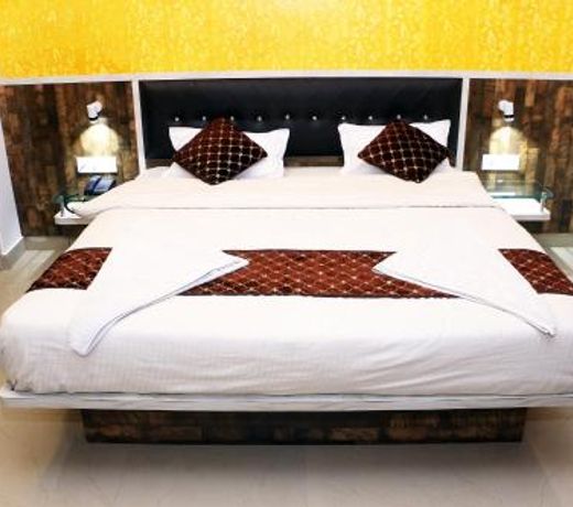 Hotel Marina Mahal with Swimming Pool