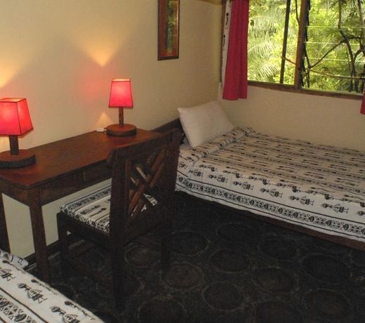Moyoni Airport Lodge