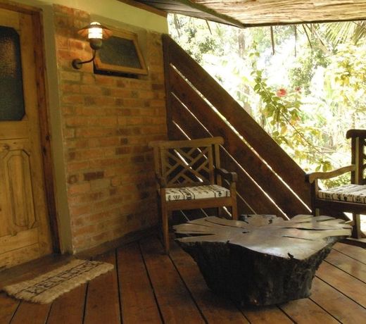 Moyoni Airport Lodge