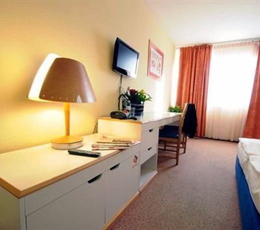 Lenas West Hotel